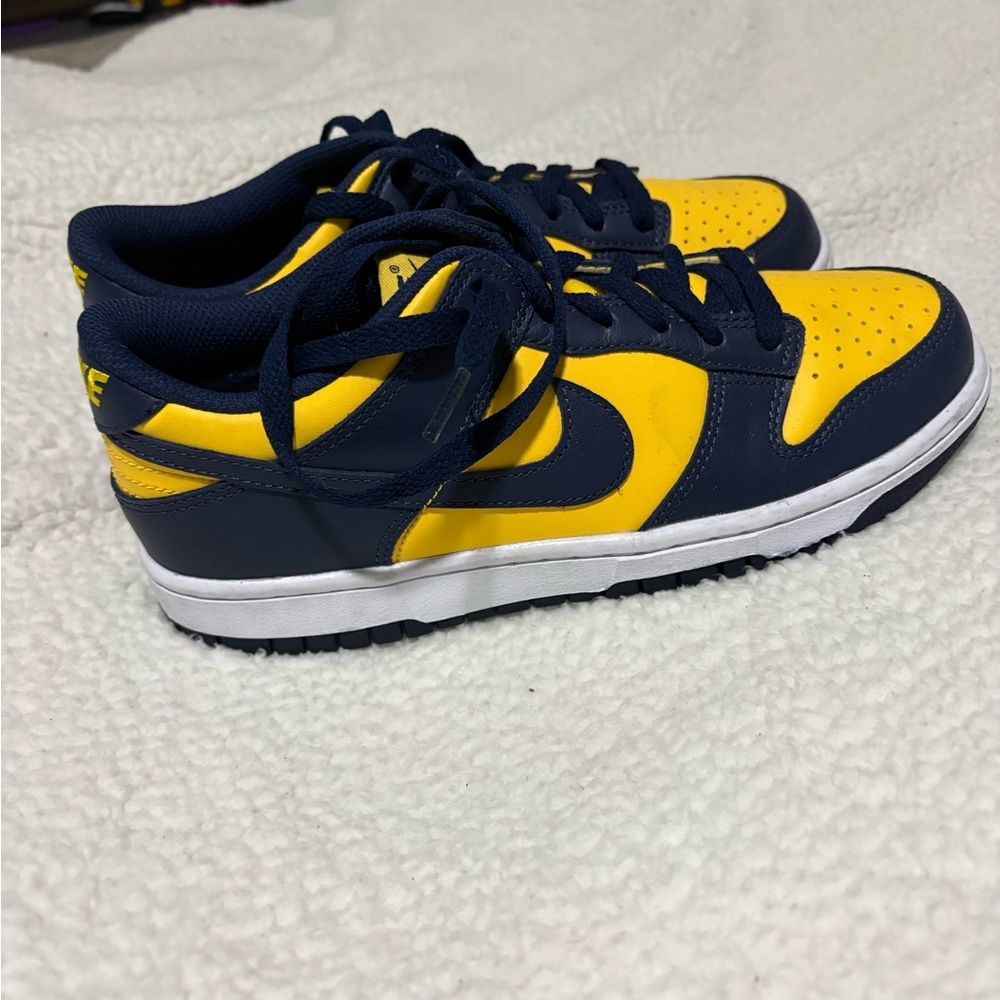 Nike Kids Navy and Yellow Sneakers